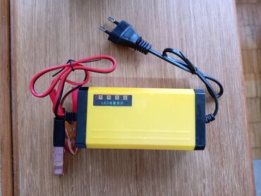 Auto oprema: Карактеристике: LCD дигитални дисплеј приказује напон, струју — 9