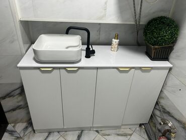 оборудование для парикмахер: СДАЁТСЯ КАБИНЕТ В СТУДИИ КРАСОТЫ. С МОКРОЙ ТОЧКОЙ ПО ЖЕЛАНИЮ. Есть