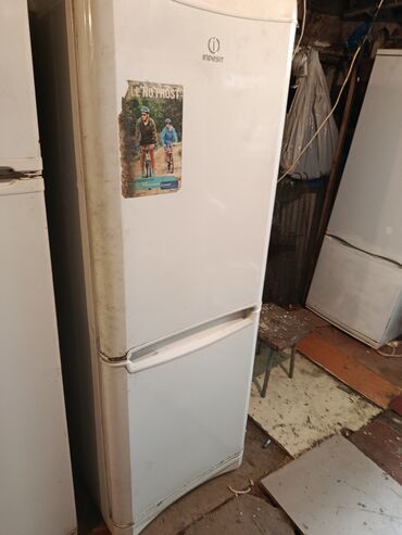Soyuducular: 2 qapılı Indesit Soyuducu Satılır, rəng - Ağ