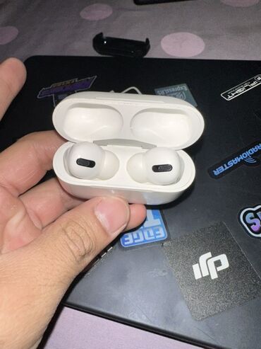 петличные микрофоны: Apple airpods pro с чехлом для беспроводной зарядки ноль царапин и 4
