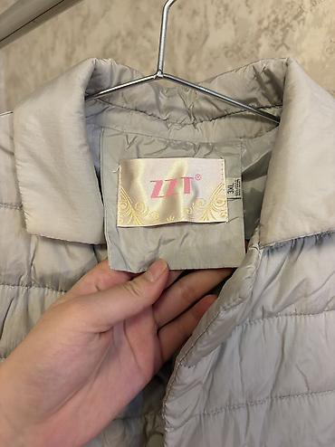 Пуховики и зимние куртки: Продаю куртки по 1000 сом, 1+1=1800 сом Подойдет на весну Цвета — 2