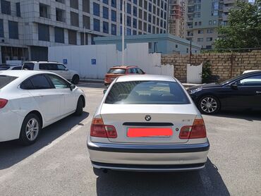 bmw 318 is: BAW : 1.9 l | 1998 il | 250000 km Sedan