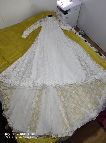 Venčanice: Vencanica mlecno bela velicina XS Duzina pozadi 2 metara, prednji deo — 7