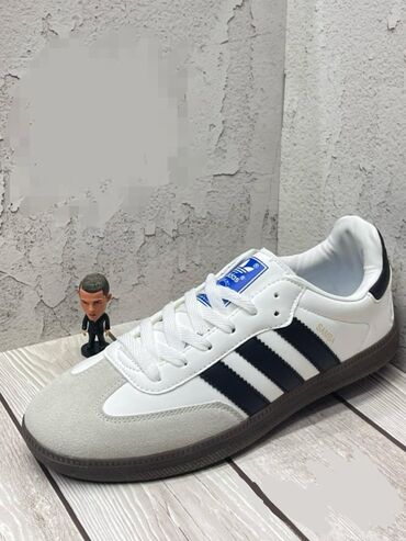 Кроссовки и спортивная обувь: Мужские кроссовки, 41, Adidas, Новый, цвет - Белый, Самовывоз
