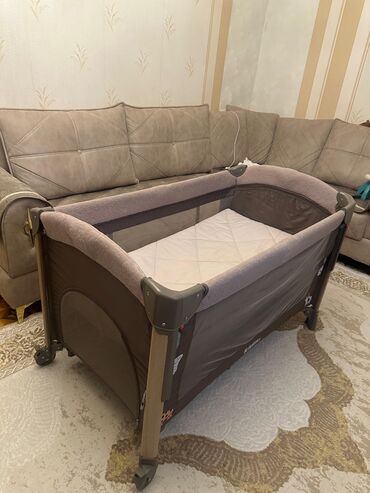 tek adamliq carpayi: Oğlan və qız üçün, İşlənmiş, Dördbucaq, Beşik, Dəst ilə, Matras ilə, Yellənmə mexanizm ilə