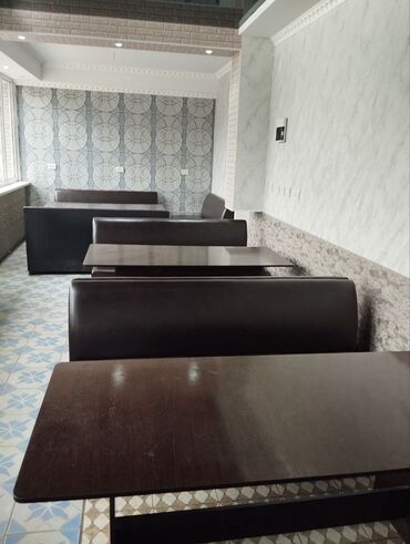 мягкая мебель лина: Комплект стол и стулья Для кафе, ресторанов, Б/у