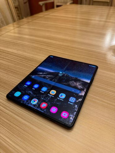 Samsung: Samsung Galaxy Z Fold 3, 256 ГБ, цвет - Черный, Отпечаток пальца, Беспроводная зарядка, Face ID