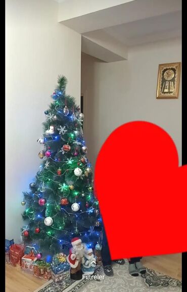 Yeni il oyuncaqları və bəzəkləri: Yeni il yolkası təzədir çox gözəldir.Bütün oyuncaqlar üzərində — 13