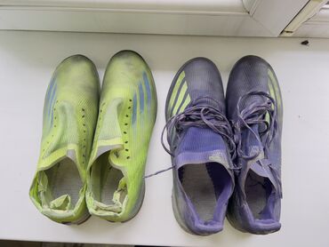 Бутсы: Сороконожки Adidas x оба 39 размера, по дефектам:подошвы отклеились а