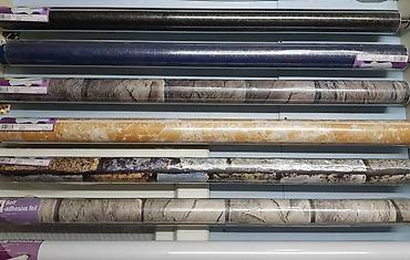 kağız istehsalı: Vinil Divar Kağızları Arxası Özü Yapışqandır. Rulon da 10 metr olur — 7