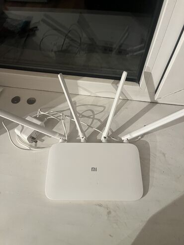 без усилителя: Xiaomi Mi WiFi Router 4A Gigabit Edition Одна из самых доступных