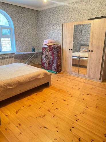 Uzunmüddətli kirayə evlər: 150 kv. m, 4 otaqlı, Su, Telefon, İnternet -da lalafo.az — 5 Uzunmüddətli kirayə evlər: 150 kv. m, 4 otaqlı, Su, Telefon, İnternet — 5