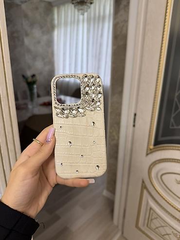 louis vuitton telefon: Zərif və dəbli dizayna malik telefon qabı. Qabın üzəri ağ/krem tonunda — 1