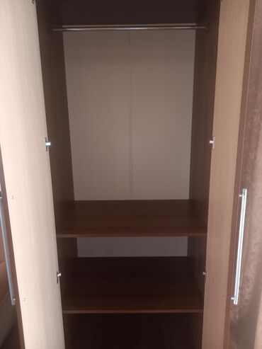 işlenmiş şkaf: Polşa istehsalı olan paltar üçün şkaf satılır.Giyməti cox münasibdir