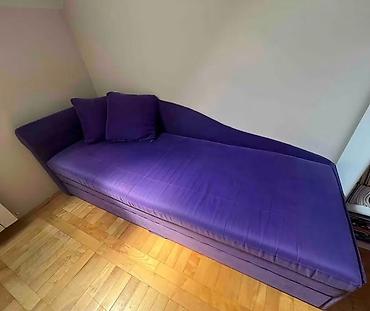 Krevet – Ljubičasti pliš - 5000 dinara Prodaje se polovan, očuvan