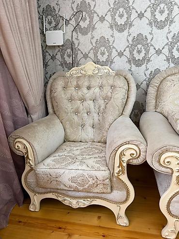 salon bas vanasi: Klassik üslubda yemək və qonaq otağı dəsti Tərkib: - Yemək masası + 6 — 3