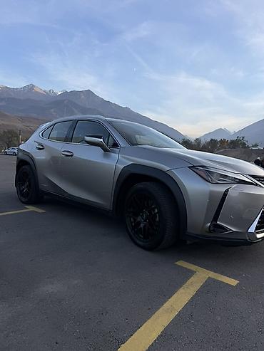 обогреватель на авто: Lexus UX: 2019 г., 2 л, Вариатор, Гибрид, Кроссовер — 1