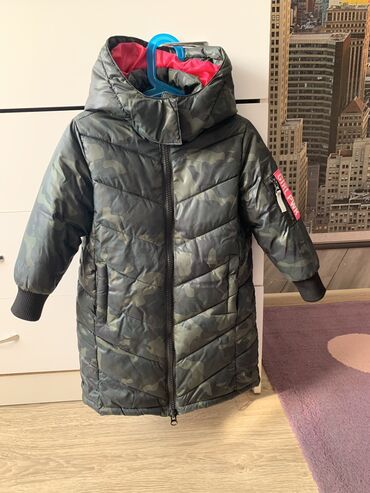 стеганное пальто: Пальто зимнее на девочку на рост 98-104 см. Фирменное acoola. В очень