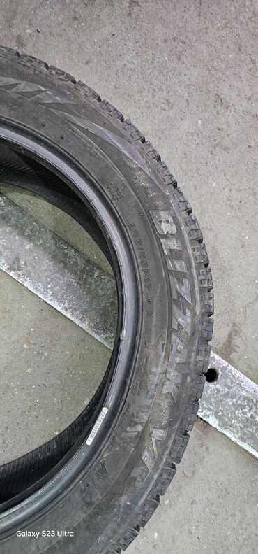 авто до 200000 сом: Шины 205 / 55 / R 17, Зима, Б/у, Пара, Легковые, Япония, Bridgestone