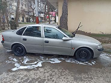 ravon az: Opel Vectra sedan - Kuzov: 4 qapılı sedan, gümüşü rəng - Nömrə kodu — 3