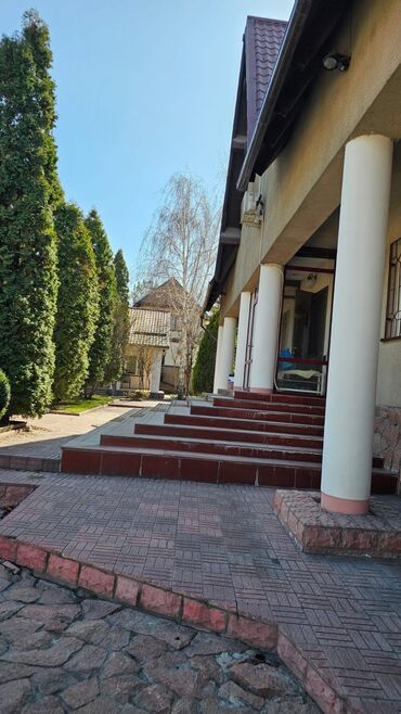 поливные земли: 1 м², 5 комнат, Бронированные двери, Балкон застеклен, Видеонаблюдение