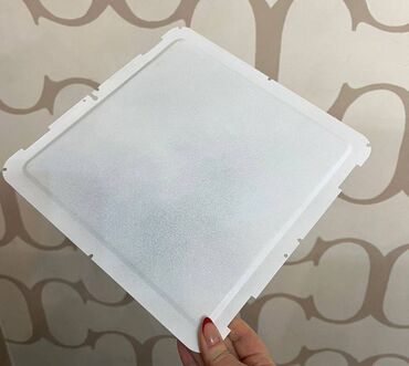 ноутбук белый: Металлическая пластина в виде квадрата, тонкая, белая, размер 27 см х