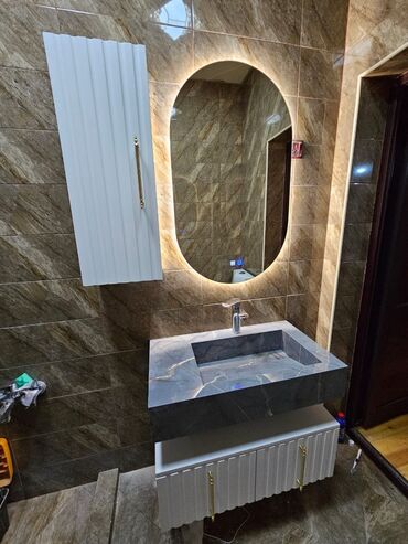 Джакузи ванны: Oval formalı, işıqlandırmalı güzgü, qara mərmər lavabo və ağ rəngli
