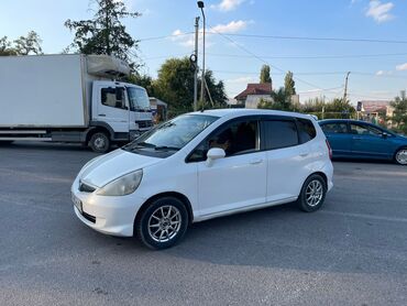 новый фит: Honda Fit: 2001 г., 1.3 л, Вариатор, Бензин, Хетчбек