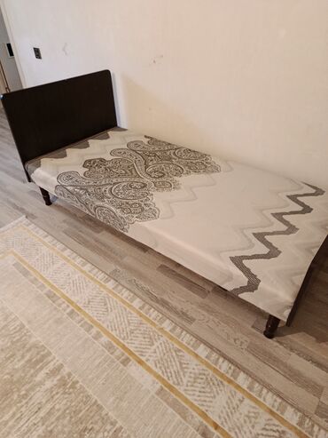 Satılır kravat yaxşı vəziyyətdədir saqlamdi