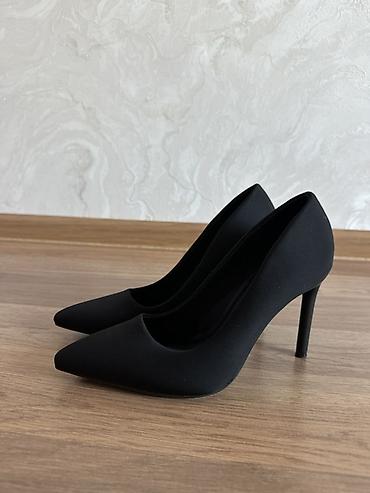 Tuflilər: Bershka qara stiletto — 36 ölçü 🖤 Bershka markalı klassik qara — 3