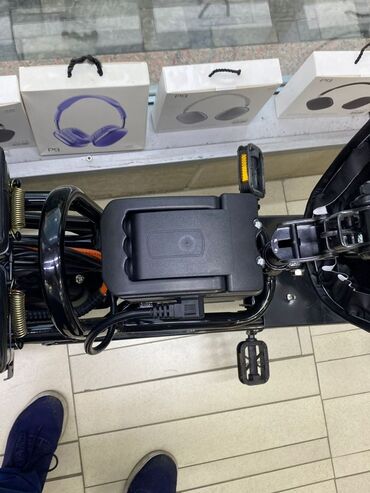 Скутеры: Электроскутер городского типа - Прочная рама и широкое мягкое седло - — 5