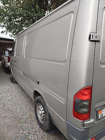 g klas: Грузовой фургон 2003 Mercedes-Benz Sprinter CDI216, серебристого — 2