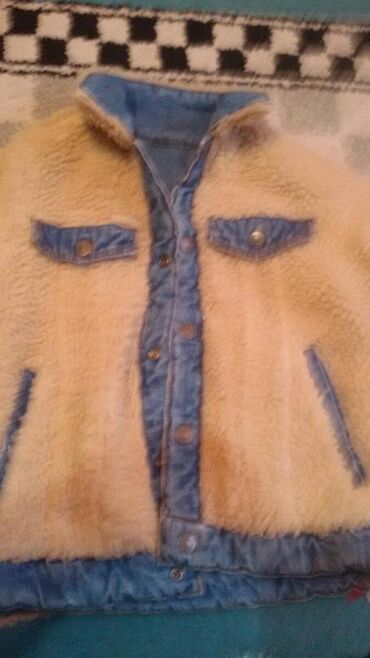 bentley bentayga 4 d: Bundica jaknica sa 2 lica vel 4 . 5 god bez ostecenja