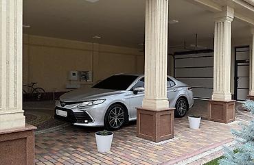 Toyota Camry: 2022 г., 2.5 л, Вариатор, Гибрид, Седан