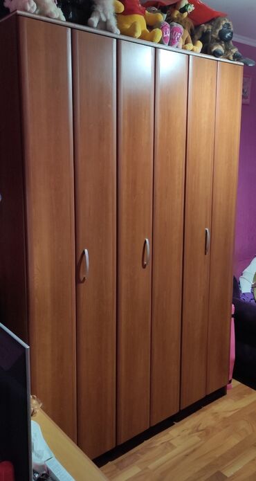 Wardrobes: Three-wing wardrobe, Plywood, Used