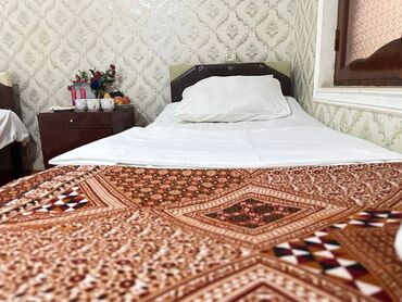 Otaqların günlük kirayəsi: 📍 Ünvan: İçərişəhər metrosunun qarşısı, Filarmoniya bağı ilə üzbəüz 🚇 — 6