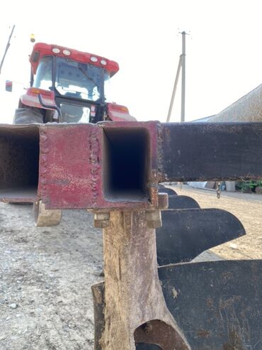 Оборотные плуги, перевертыши: Навесной оборотный плуг для трактора, 5-корпусный. Плн 5-35. Рама — 9