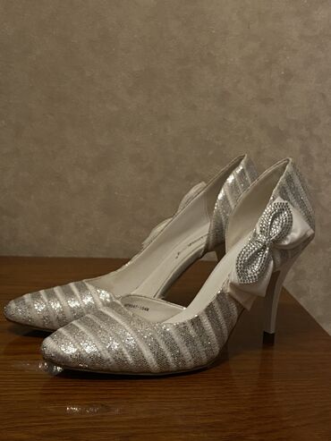 кроксы женские оригинал цена: Туфли 40, цвет - Серебристый