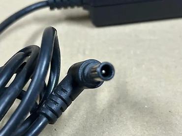 Adapteri i punjači za laptop: Sony AC adapter za laptop – model VGP-AC19V24 - Izlaz: 19.5V ⎓ 4.7A — 4