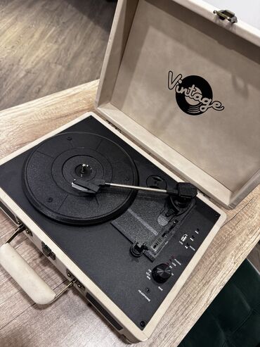 Digər musiqi alətləri: Hədiyyə gəlmişdi, istifadə etmirəm, satıram. Yenidir. Vinil disk