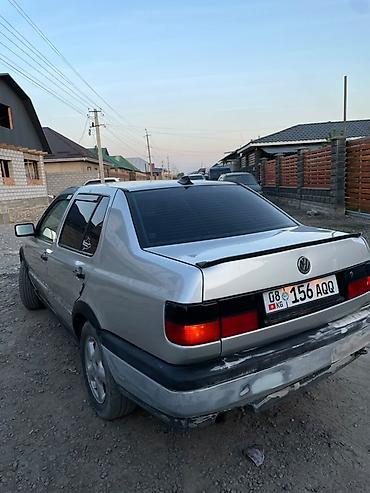 бампер на венту: Volkswagen Vento: 1994 г., Седан — 3