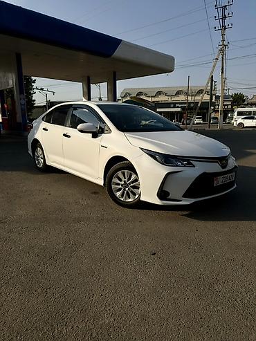 Toyota Corolla: 2022 г., 1.8 л, Вариатор, Гибрид, Седан