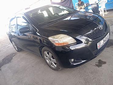 e6 3: Toyota Belta: 2009 г., Автомат, Бензин, Седан — 2