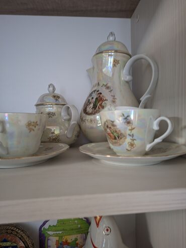 Наборы посуды: Набор столовой и чайной посуды, а также хрустальные вазы/салатники — 3