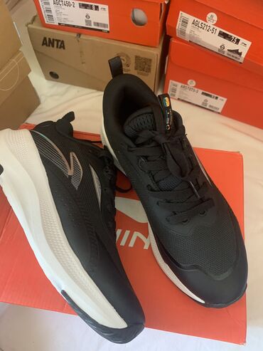 Кроссовки и спортивная обувь: Женские кроссовки от бренда Li-Ning, оригинал, новые, размер 37