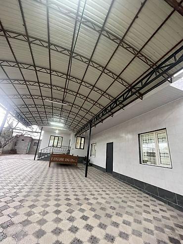 Продажа коттеджей и домов: Продается просторный двухэтажный дом в районе Ак-Ордо. — Общая — 8