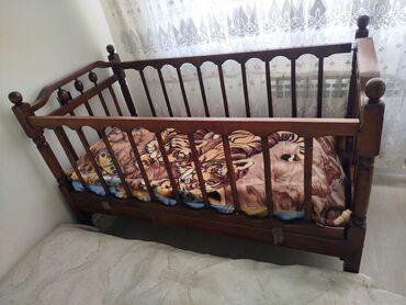 maraqlı şəkillər cəkmək: Oğlan və qız üçün, İşlənmiş, Dördbucaq, Beşik, Dəstsiz, Matras ilə, Yellənmə mexanizm ilə