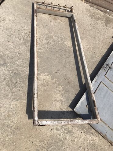 Digər metal məhsullar: Seyf qapi. 
102 uzunu. 
69 eni
Icden ice olcu