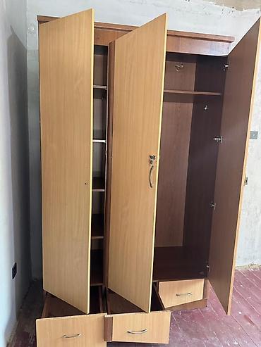 Шкафы: Трёхстворчатый шкаф для одежды из ЛДСП в двухцветной отделке (светлое — 2