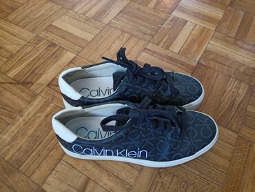 pantalone i patike: Calvin Klein, 36, bоја - Tamnoplava